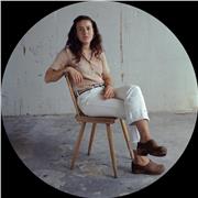 Laureata in arte tessile e architettura d'interni in lingua inglese, impartisco lezioni di inglese e arte tessili